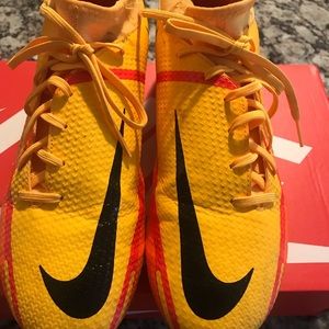 Men’s Nike Phantom Football Cleats 7.5 (Used)